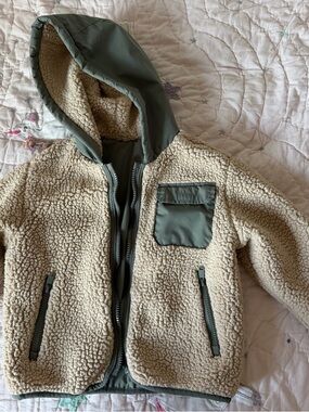 Zara: reversible Kids Sherpa Hooded Jacket in Cream and Olive (3-4T)